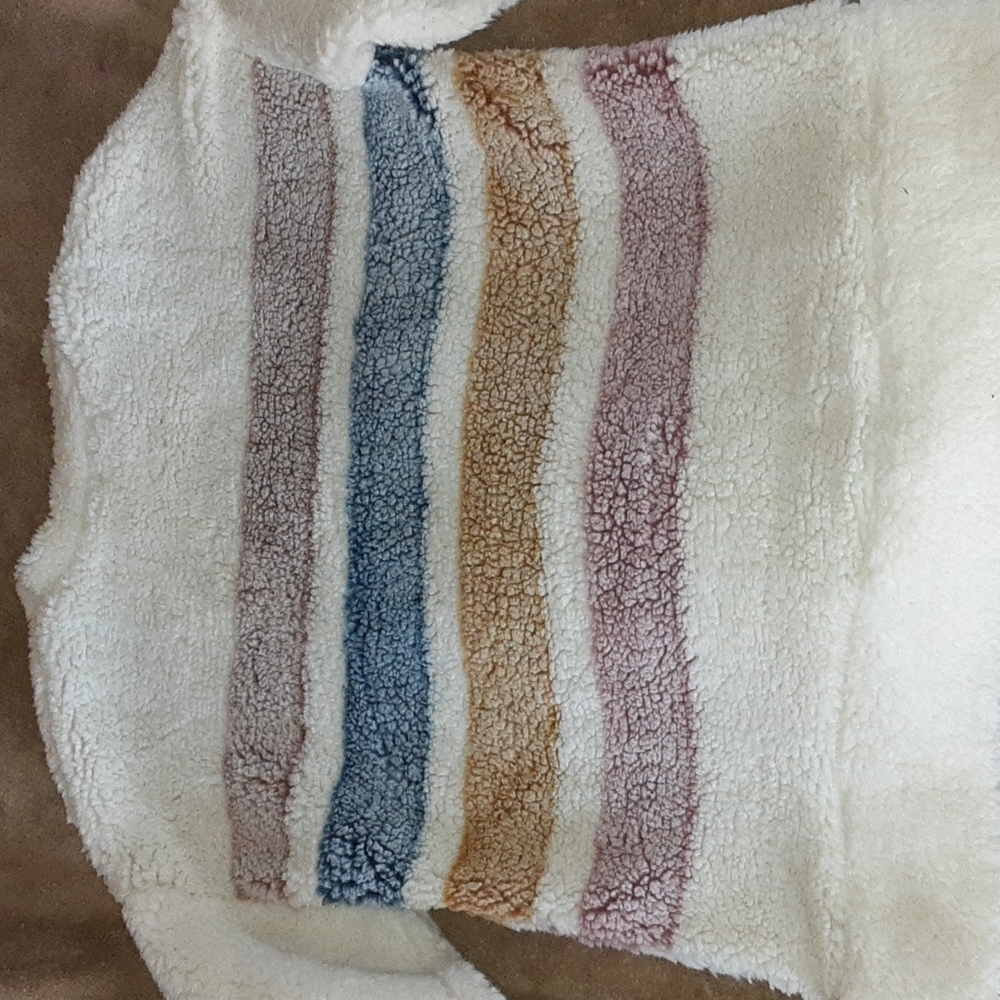 Warm&Cozy lifestyle brand, it's a medium and white with colored stripes